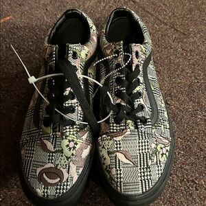 Cute plaid and rose pattern thick soled women’s vans